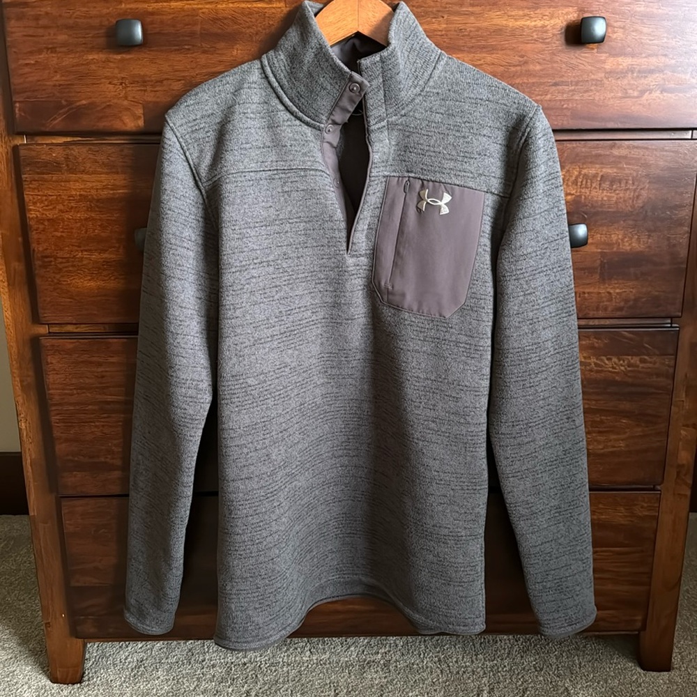 Men’s Under Armour Fleece Pullover—Size Small